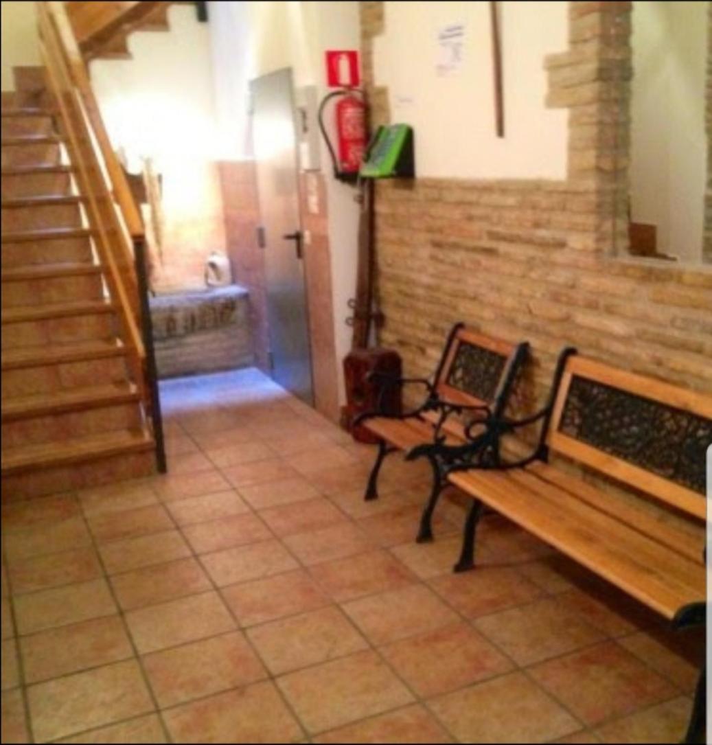 Hostal La Plaza Puente La Reina Exterior photo